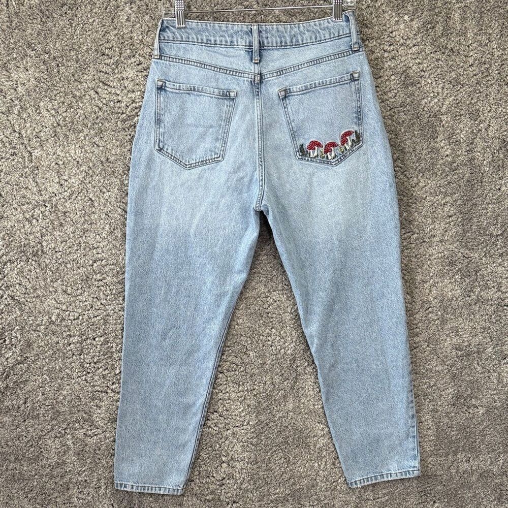 Forever 21 Mushroom Embroidered Women's Jeans 28 Straight Leg Button Fly Light
